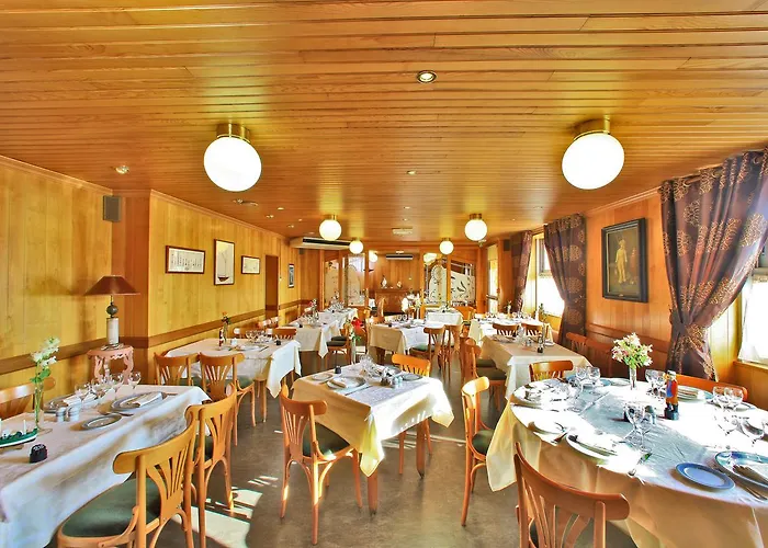 Le Point Du Jour מלון 3*