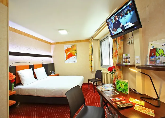 Le Point Du Jour מלון 3*